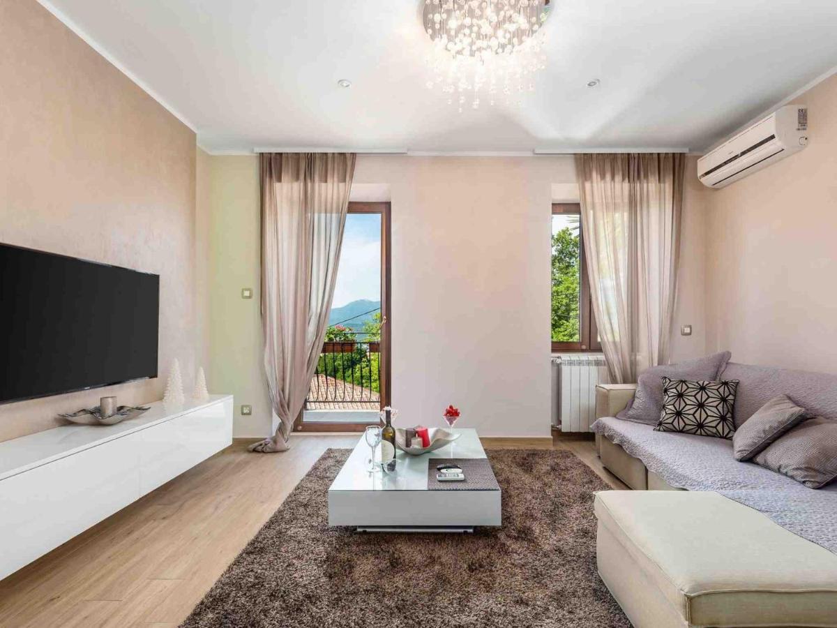 Srok Apartments With Pool Kastav Bilik gambar